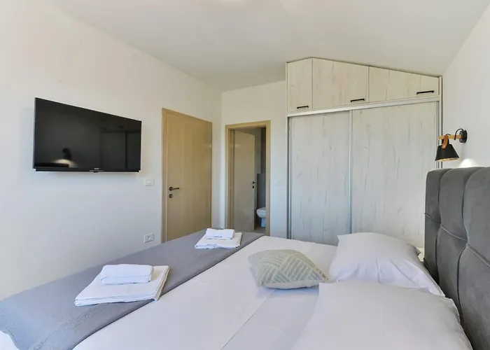 Romantische Mit Pool Und Sauna- In Strandnaehe By Interhome