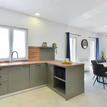 Romantische Mit Pool Und Sauna- In Strandnaehe By Interhome * Privlaka (Zadar)