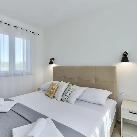 Romantische Mit Pool Und Sauna- In Strandnaehe By Interhome Casa vacanze Privlaka (Zadar)