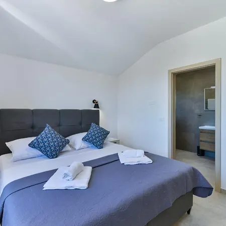 Romantische Mit Pool Und Sauna- In Strandnaehe By Interhome Casa vacanze Privlaka (Zadar)
