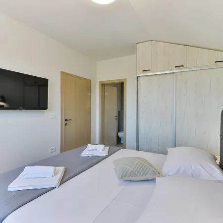 Romantische Mit Pool Und Sauna- In Strandnaehe By Interhome