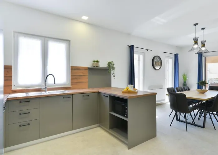 Romantische Mit Pool Und Sauna- In Strandnaehe By Interhome * Privlaka (Zadar)